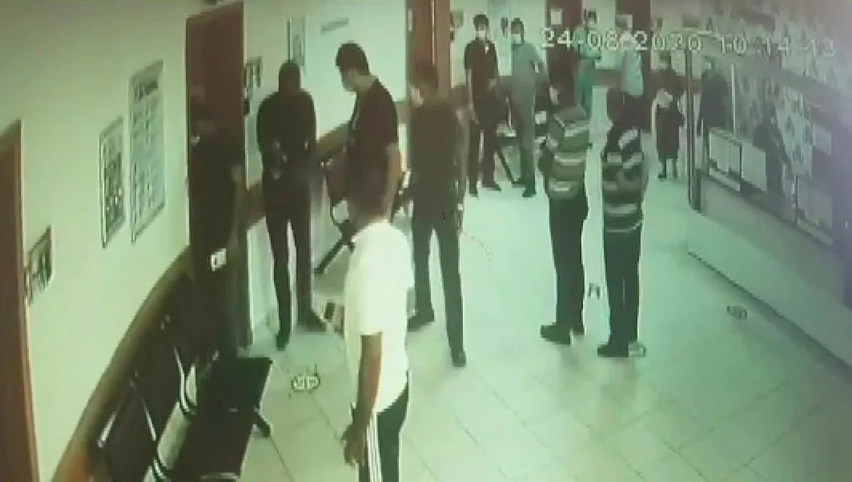 İstanbul’da hastanede dehşet! Tartıştığı doktor kapıyı kapattı, parmağı koptu