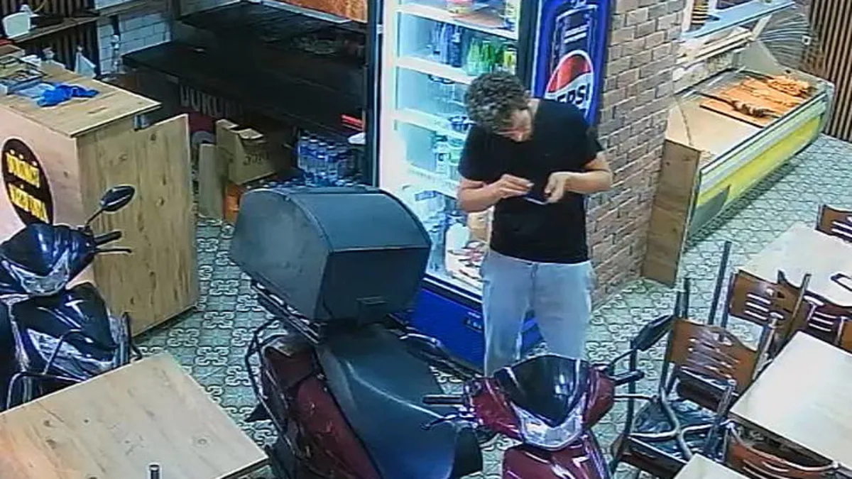 Sultangazi'deki cep telefonu hırsızlığı kamerada! İki kardeşten organize tezgah