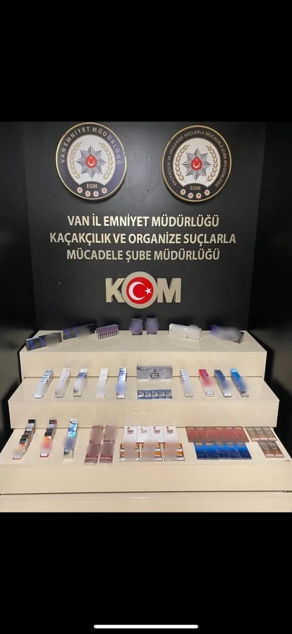 vanda-gumruk-kacakciligi-operasyonu-cok-sayida-malzeme-ele-gecirildi-1662961818411.jpg Van’da gümrük kaçakçılığı operasyonu! Çok sayıda malzeme ele geçirildi - 1
