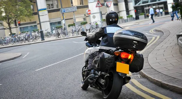 kuryeler-calisiyor-mu-istanbulda-bugun-moto-kurye-yasagi-gelecek-mi-19-kasim-online-siparisler-gelir-mi-moto-k-1700406722555.jpg Kuryeler çalışıyor mu? İstanbul'da bugün moto kurye yasağı gelecek mi? 19 Kasım online siparişler gelir mi, moto kuryeler yasak mı? - 2