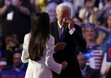ABD Başkanı Joe Biden'ın gözyaşları! Yayın saatinin dışına atıldı