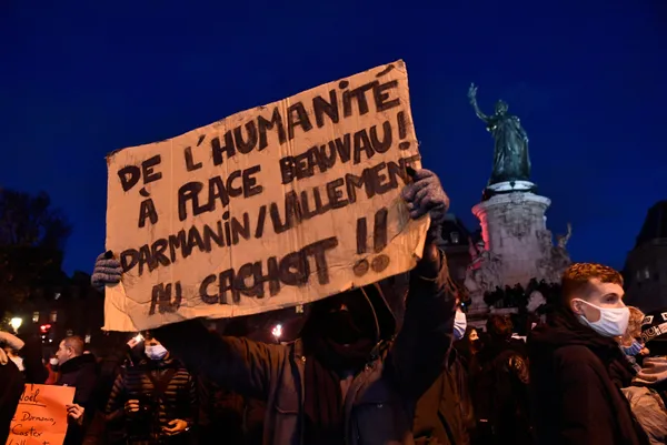 Fransa sokakları yangın yeri: Ülke genelinde artan İslamofobi protesto edildi