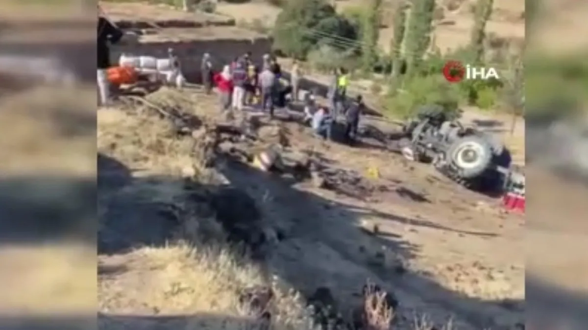 Traktör takla atarak tarlaya devrildi! Tarlaya giden baba oğul ağır yaralı