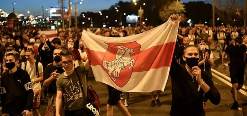 Belarus'ta halk sokağa döküldü! Ülkede internet erişimi yok
