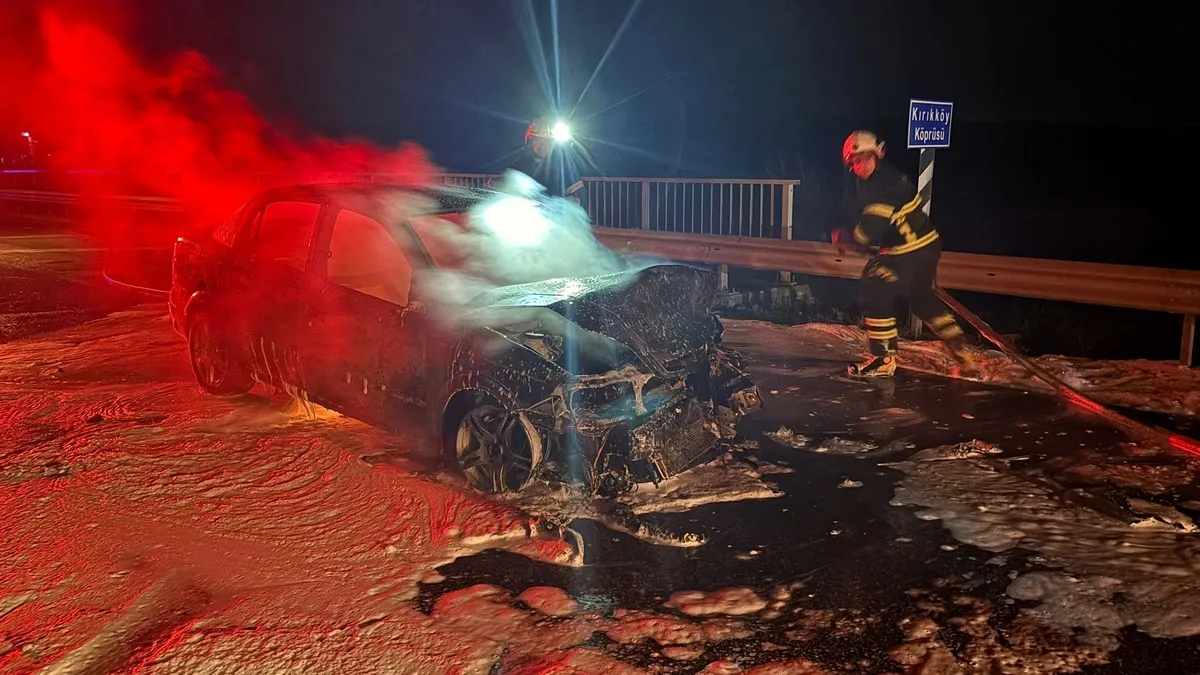 Lüleburgaz'da zincirleme kaza: 2 yaralı, 1 otomobil yandı