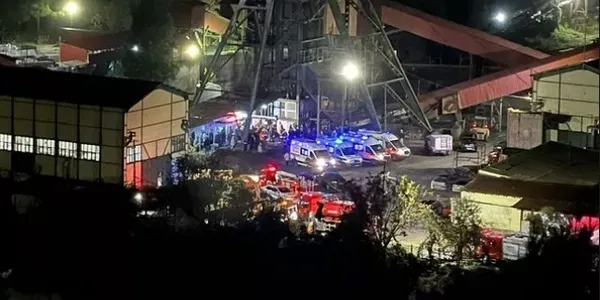 amasrada-patlama-olan-maden-ocaginda-toplanan-kanitlar-adliyeye-getirildi-1666251463491.jpg Amasra'da patlama olan maden ocağında toplanan kanıtlar adliyeye getirildi - 2