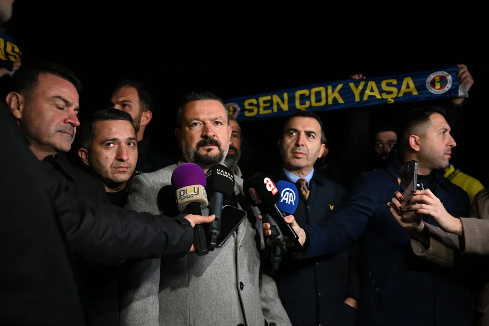 galatasaraydan-fenerbahceye-olay-gonderme-bir-daha-sakin-ha-1778363744707.jpg Galatasaray'dan Fenerbahçe'ye olay gönderme: “Bir daha sakın ha...” - 6