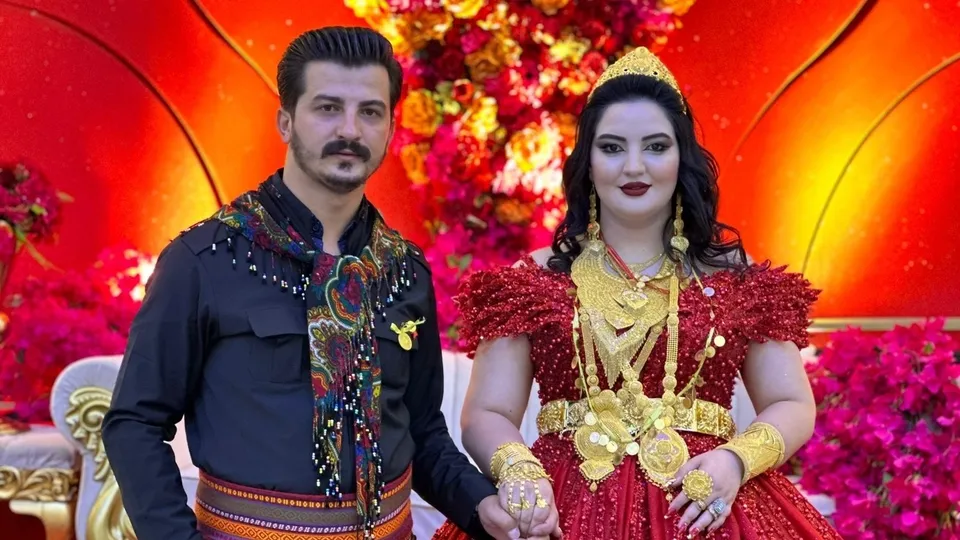 Bir Hakkari klasiği! Geline kilolarca altın! Evlenecek kızların rüyalarını süsleyen düğün