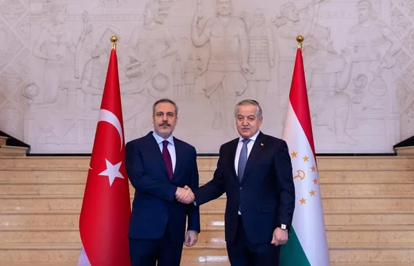 Bakan Hakan Fidan’dan Tacikistan’da önemli görüşmeler! İşbirliği programına imzalar atıldı