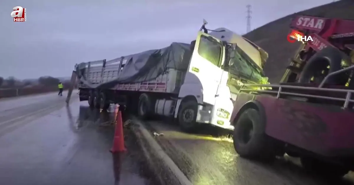 Hayvan yüklü tır devrildi: 1 ölü, 1 yaralı!