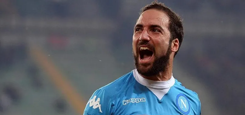 Juventus Higuain'i transfer etti!