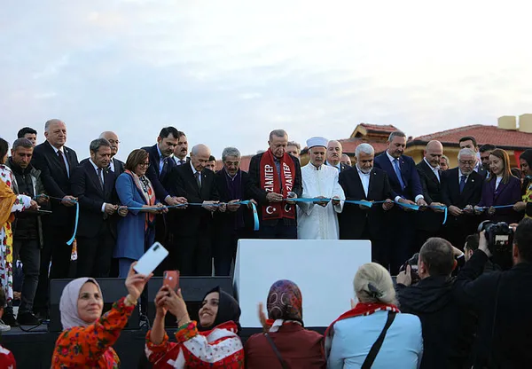 Başkan Erdoğan’dan deprem bölgesindeki köy evlerinin teslim töreninde çiftçilere 10 yeni müjde