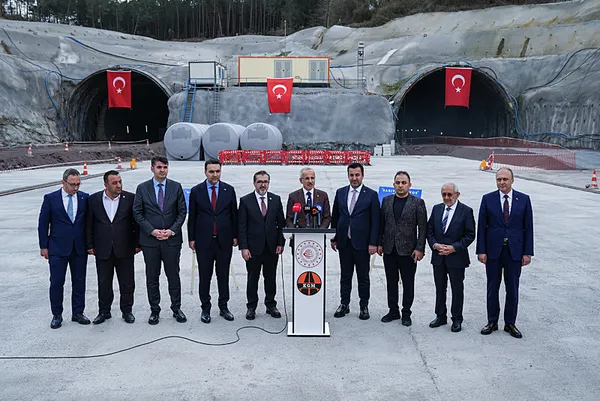 Bakan Uraloğlu’dan İstanbul depremi açıklaması: Ulaştırma yapılarıyla ilgili önlemlerimizi aldık!