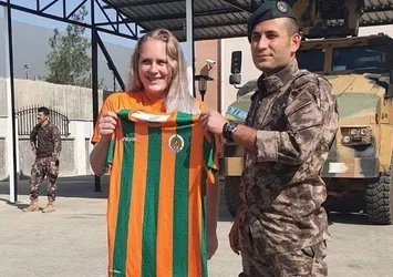 Alanyaspor'un Norveçli taraftarı Charlotte Erga'dan Bakan Mevlüt Çavuşoğlu'na teşekkür