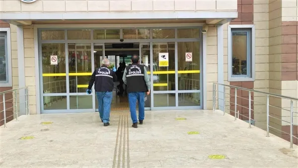 denizlide-universite-ogrencisi-arkadaslarinin-gozu-onunde-intihar-etti-1638970929590.jpg Denizli’de üniversite öğrencisi arkadaşlarının gözü önünde intihar etti - 3