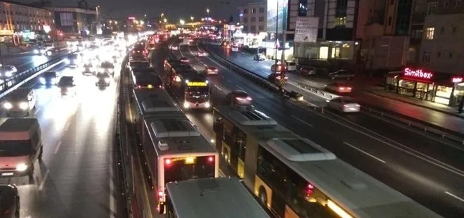 Son dakika: Sefaköy’de metrobüs arızası | Topkapı yönünde seferler yapılamıyor