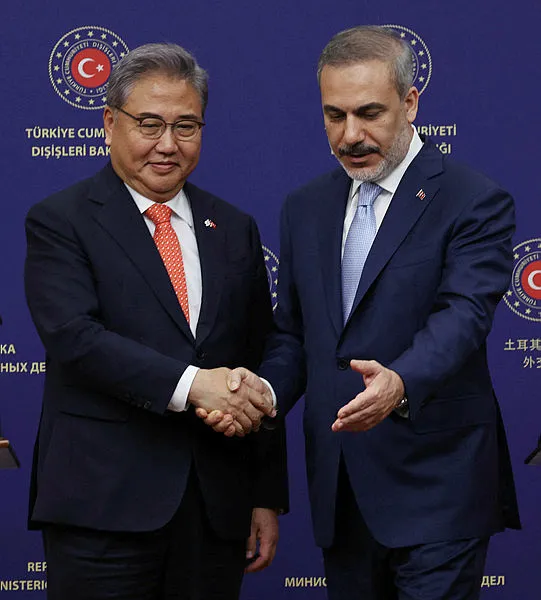 Güney Kore Dışişleri Bakanı Park Jin’den Türkçe mesaj: Bizlerle omuz omuza verip savaştığınızı asla unutmayacağız