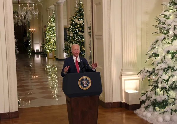 ABD Başkanı Biden garip hareketlerine bir yenisini daha ekledi! Şimdi de boşlukla selamlaştı - 3