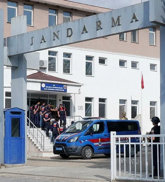 edirnede-kan-donduran-olay-babasini-oldurup-4-parcaya-ayirdi-cesedini-dereye-atmis-1727013437001.jpeg Edirne'de kan donduran olay! Babasını baltayla 4 parçaya ayırdı: Cesedi dereye attı - 2