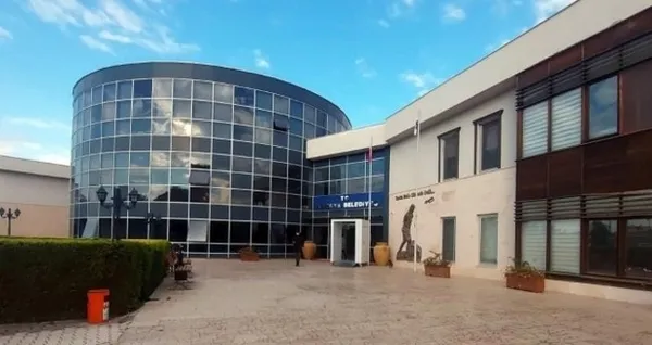 CHP yöneticisi Erdal Güneş, meclis üyesi Hasan Ünal'a şişeyle saldırdı - 4