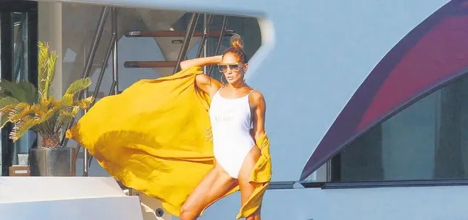 Jennifer Lopez Türk tasarımcı Elvan Tığlıoğlu imzalı kimonosuyla büyüledi