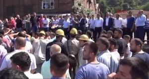 Öfkeli madenciler gazetecilere saldırdı!