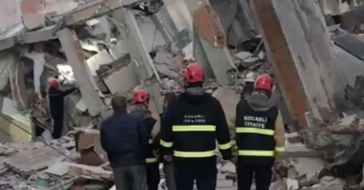 SON DAKİKA! Gebze'de 6 katlı bina çöktü!