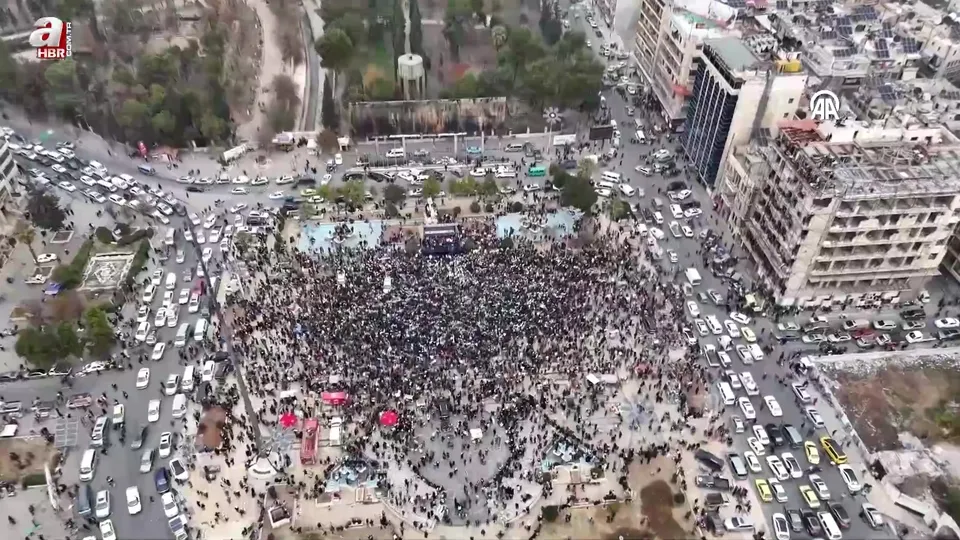 Halep’te binlerce kişi Syria Relief’in düzenlediği konsere katıldı