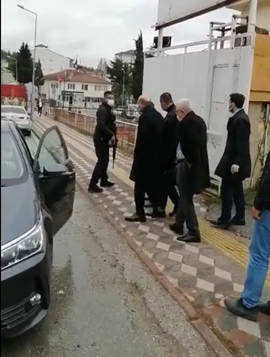 Bakan Süleyman Soylu’yu taşıyan helikopter Bilecik’e "acil" iniş yaptı - 1