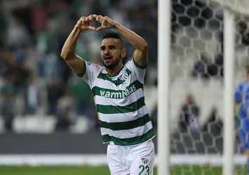 Bursaspor 10 kişiyle Osmanlıspor'u devirdi