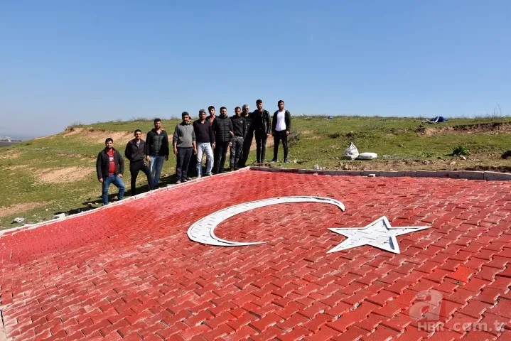 Suriye sınırına dev Türk bayrağı yapıldı 8