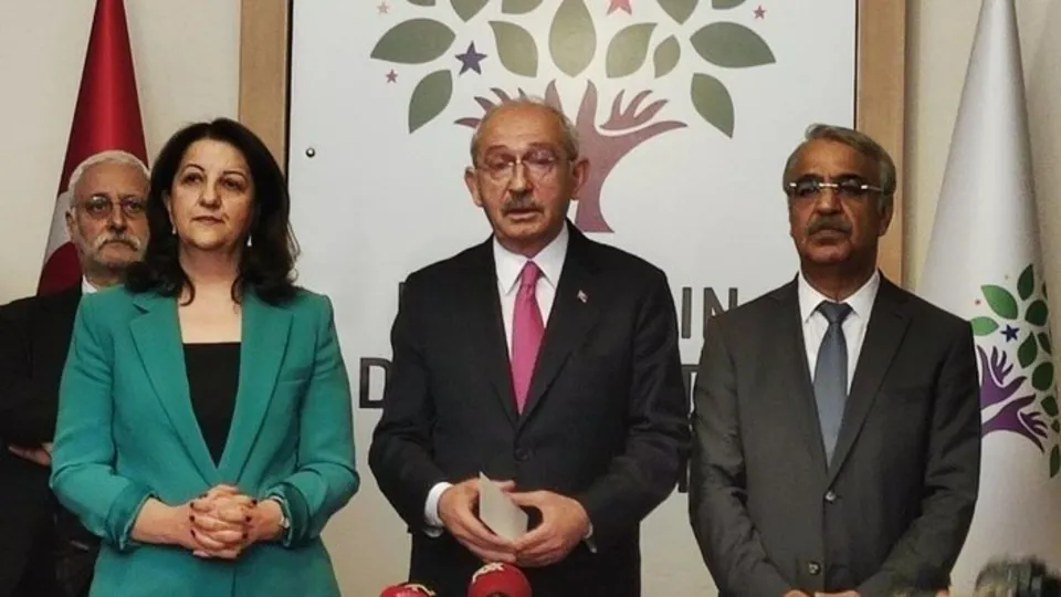 CHP yeniden HDP ile pazarlık masasında! Yerel seçimler öncesi Kandil'in partisi ile flört başladı