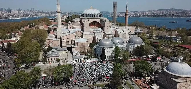 Ayasofya ve Sultanahmet'te cuma yoğunluğu! Camiler doldu taştı
