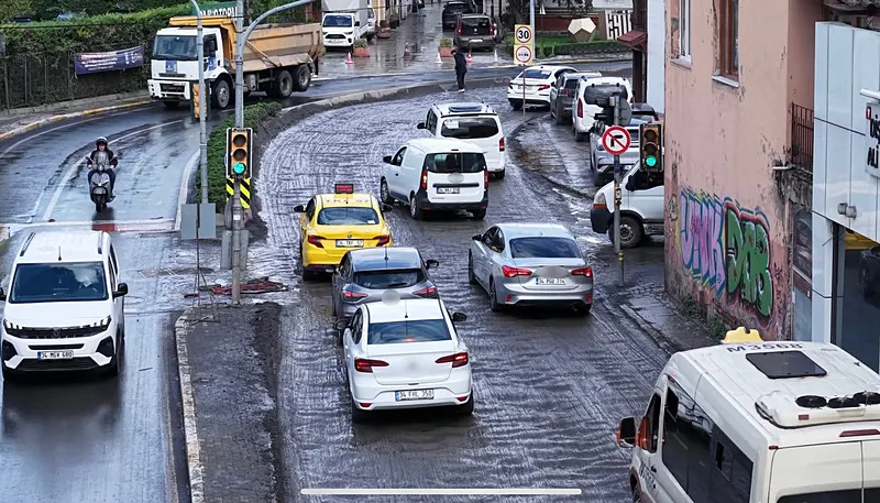 1790834482109.jpg Yağış sonrası yollar köstebek yuvasına döndü - foto: ahaber.com.tr