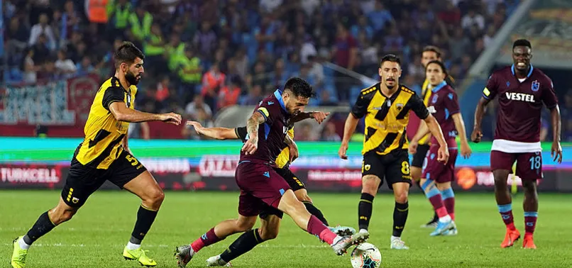Trabzonspor, AEK'yı eleyerek gruplara kaldı