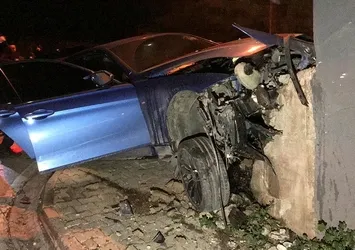 Adana'da polisten kaçarken kaza yaptılar!