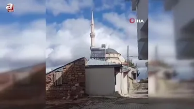 Cami hoparlöründen güldüren anons