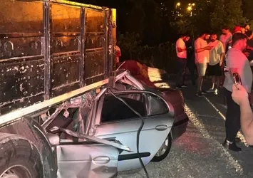 Ordu'da otomobil tırın altına girdi: 1 ölü