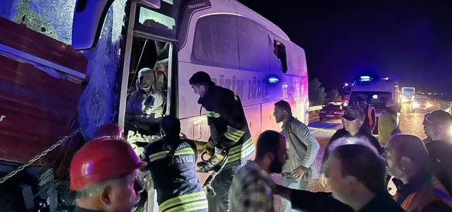 Erzurum’da yolcu otobüsü traktörle çarpıştı! 2 kişi öldü 18 kişi yaralandı