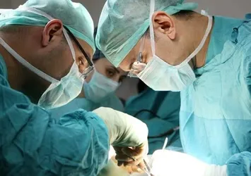 Safra kesesinden 883 adet taş çıkardılar!