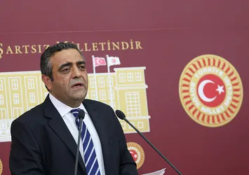 CHP'li Sezgin Tanrıkulu'ndan PKK kanalında terörist başı güzellemesi: Öcalan'ın hakları ihlal ediliyor