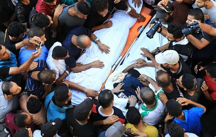 siyonistlerin-basin-suikastina-bmden-sert-tepki-haniyenin-evini-goruntulemek-isteyen-gazetecileri-katledildi-s-1722529780878.jpg Gazze'de gazetecilere yönelik saldırılar protesto edildi.