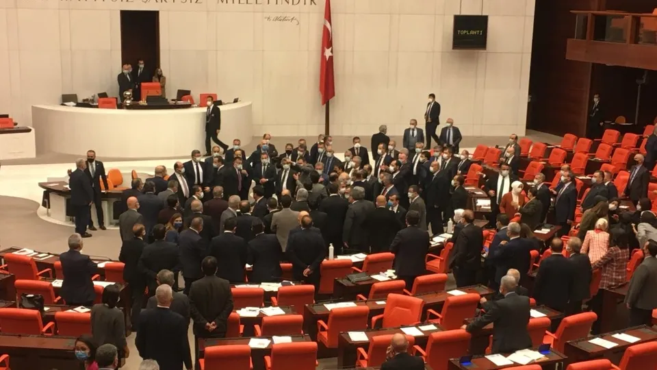 TBMM arbede | AK Parti ile CHP arasındaki tartışmaya HDP de karıştı...
