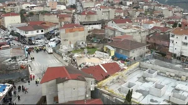 umraniyede-metro-insaati-sirasinda-once-yol-ardindan-bina-coktu-cadde-trafige-kapatildi-1705576005804.jpeg Ümraniye'de metro inşaatı sırasında önce yol ardından bina çöktü! Cadde trafiğe kapatıldı - 4