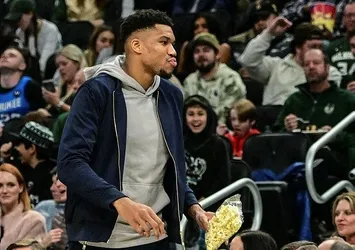 Fenerbahçe Beko, Yunan pivot Kostas Antetokounmpo'yu transfer etti