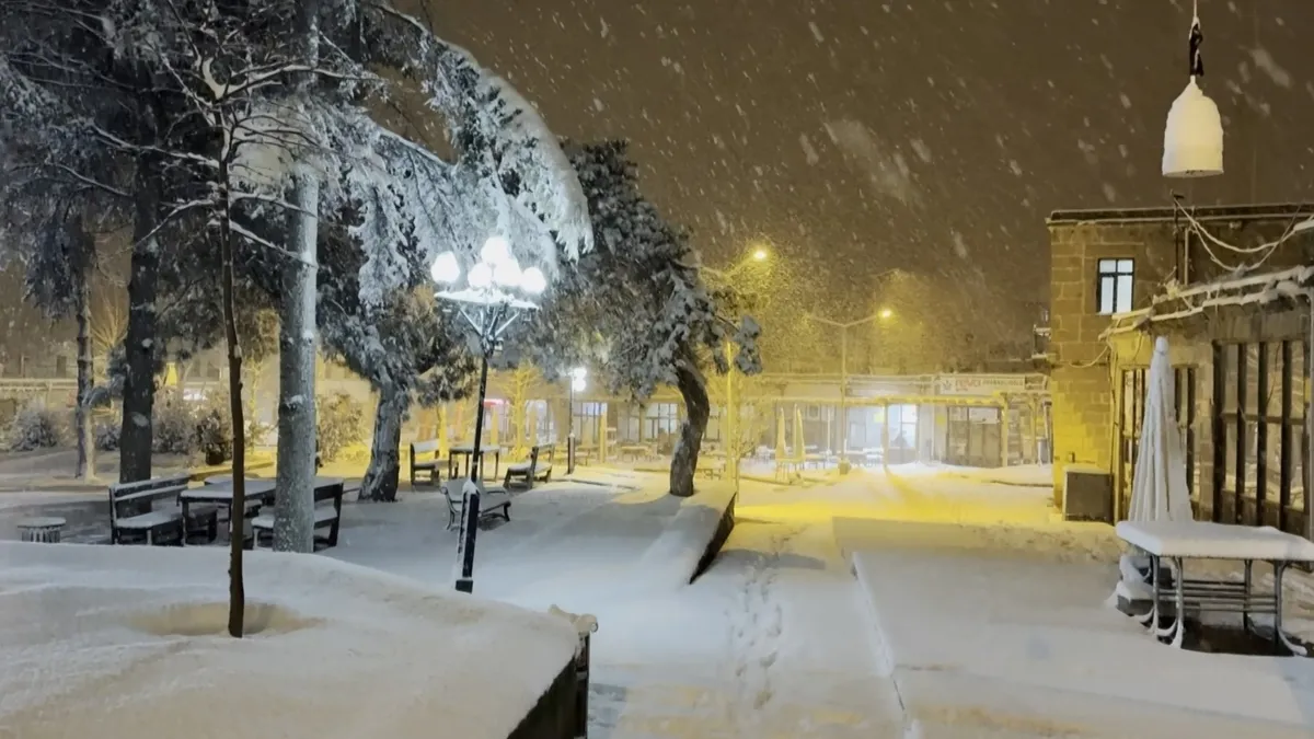 Aksaray merkez ve ilçelerde kar yağışı etkili oluyor