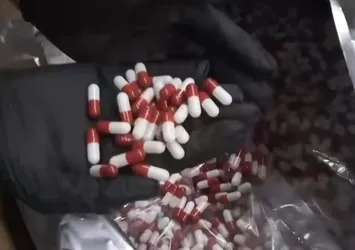 Sancaktepe'de uyuşturucu operasyonu! 2 milyon 750 bin hap ele geçirildi 2 şüpheli yakalandı