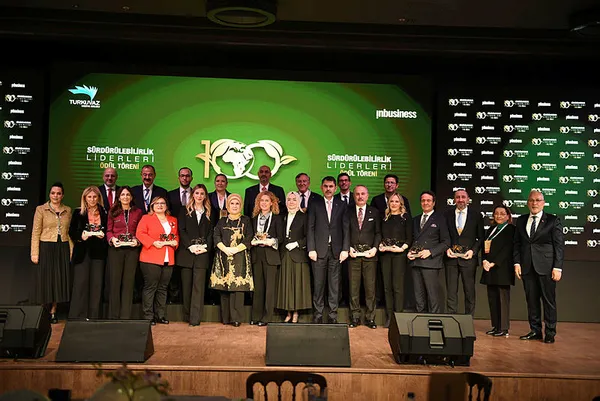 Turkuvaz Medya Emine Erdoğan’ı ağırladı! Sürdürülebilir Yüzyıl Zirvesi öncesi Kenan İmirzalıoğlu ile gülümseten futbol diyaloğu