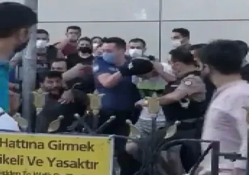 Sultangazi'de kız kaçırma iddiası sonrası ortalık karıştı: Linç girişimini polis engelledi
