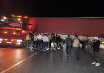 Alanya-Gazipaşa yolunda tır sürücüsü rahatsızlandı, yol trafiğe kapandı